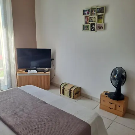 Chez Sophie Oda ve Kahvaltı Montarnaud
